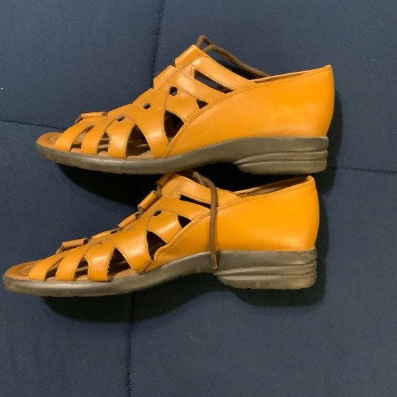 Women’s Tan Lace up Leather Open Toe Sandals - Picture 3 of 7